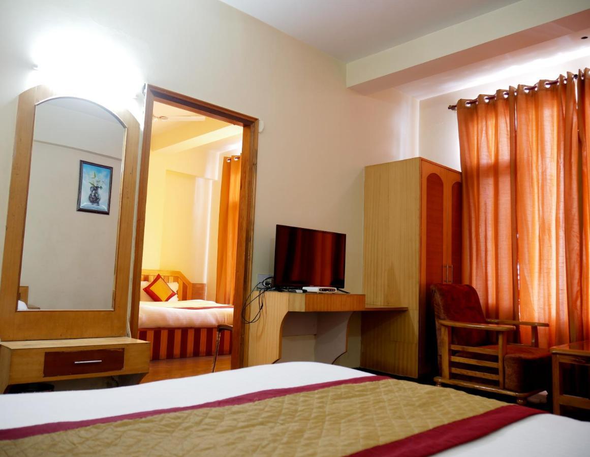 New Ambika International Mall Road Hotel Manāli Exterior foto