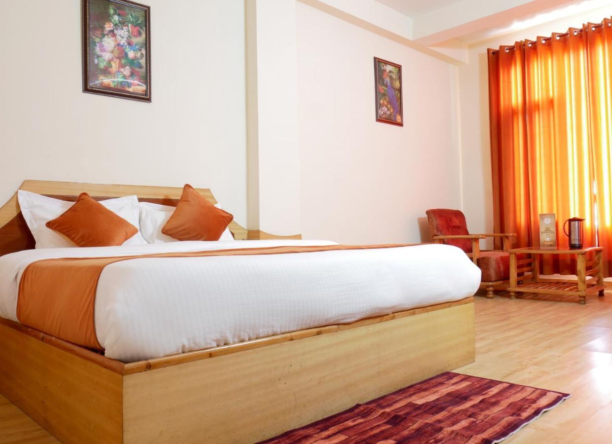 New Ambika International Mall Road Hotel Manāli Exterior foto