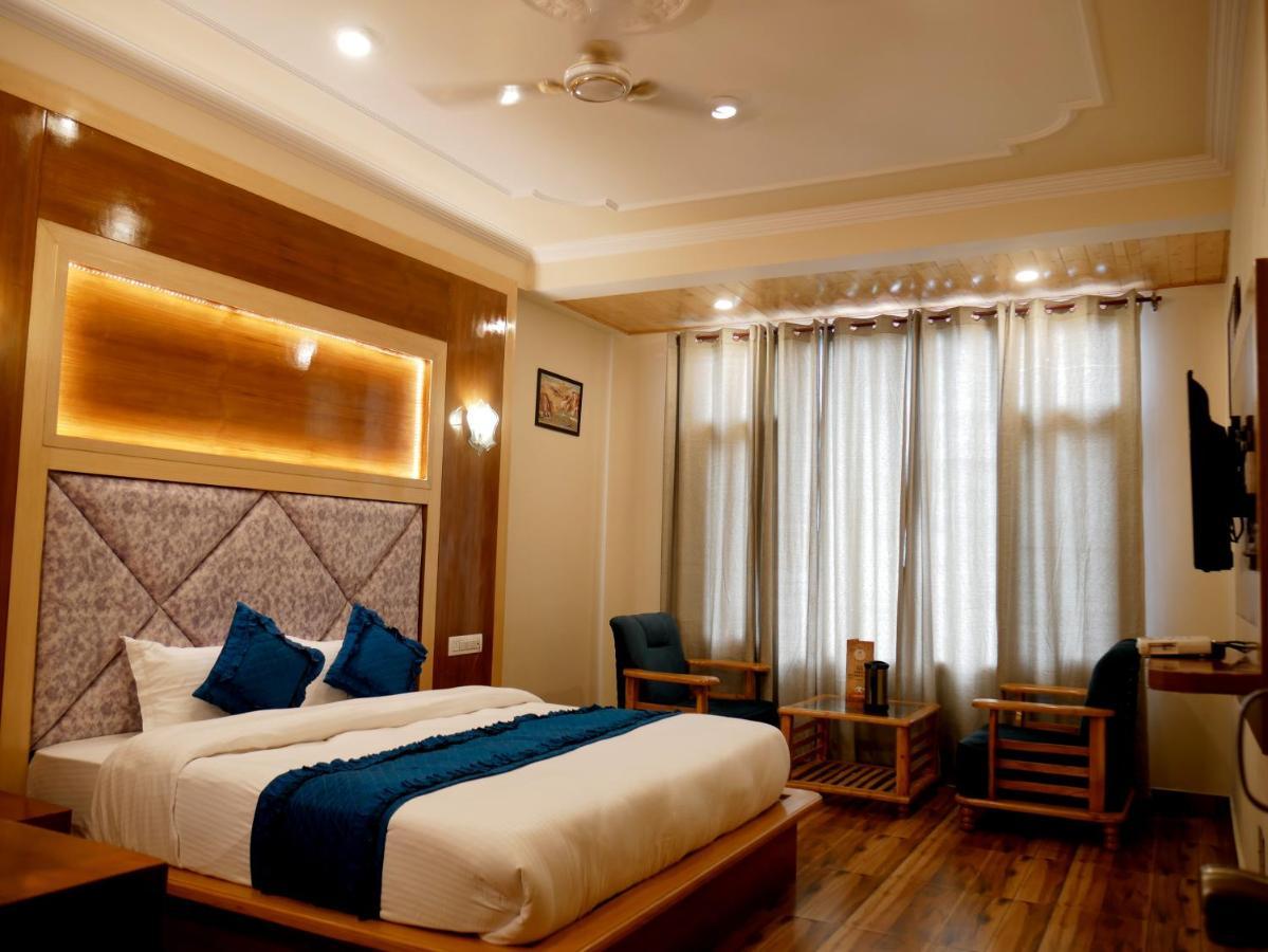 New Ambika International Mall Road Hotel Manāli Exterior foto