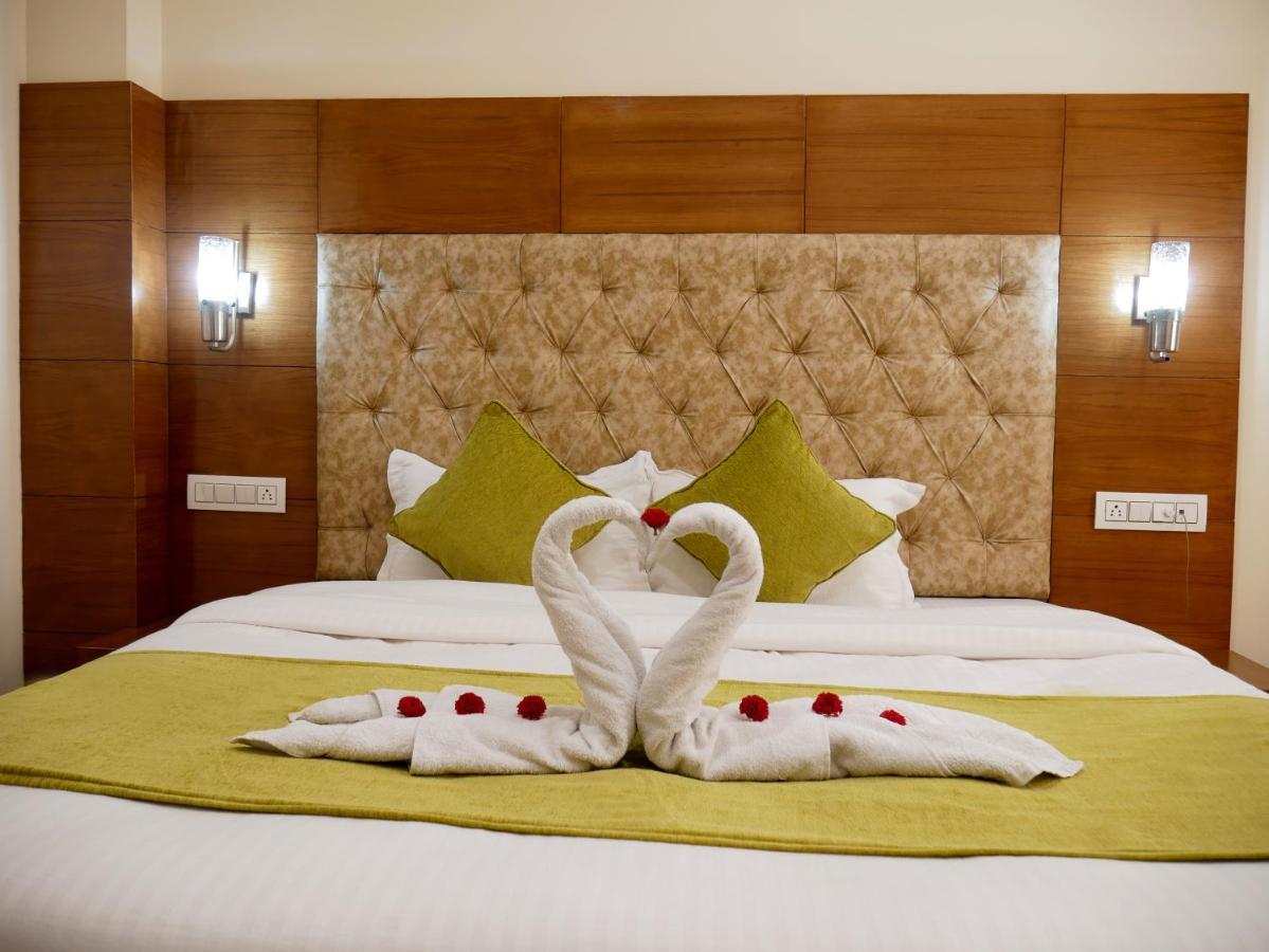 New Ambika International Mall Road Hotel Manāli Exterior foto
