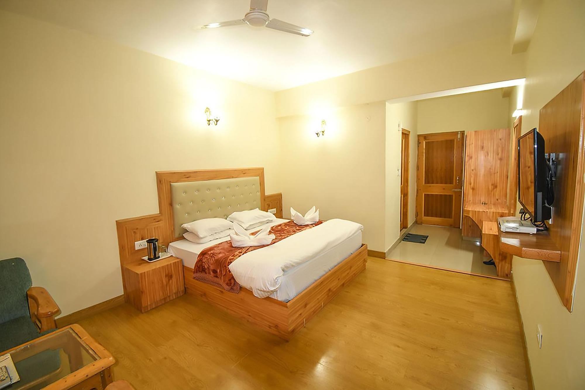 New Ambika International Mall Road Hotel Manāli Exterior foto