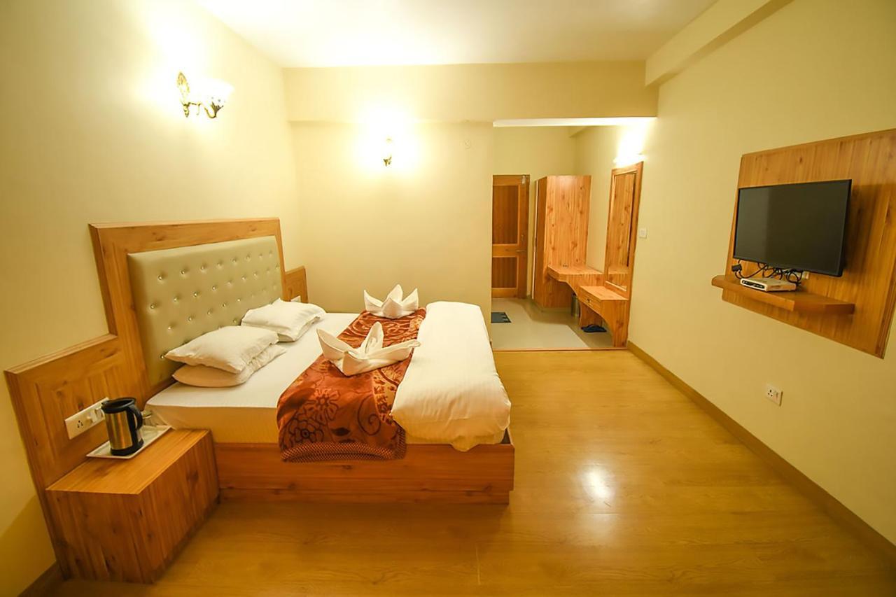 New Ambika International Mall Road Hotel Manāli Exterior foto