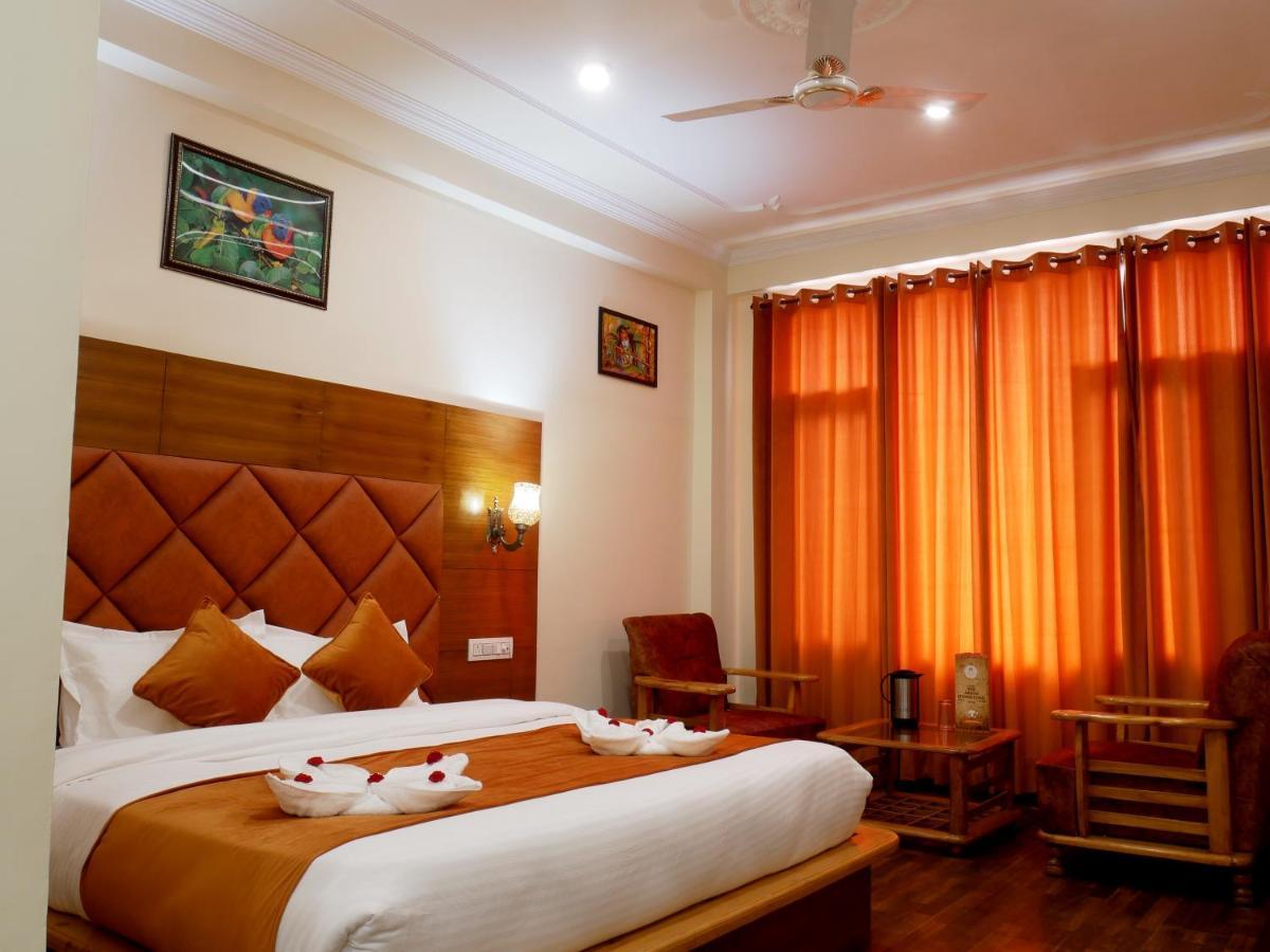 New Ambika International Mall Road Hotel Manāli Exterior foto
