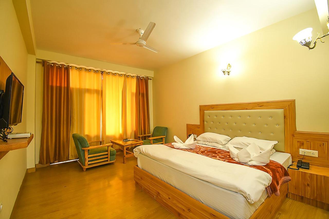 New Ambika International Mall Road Hotel Manāli Exterior foto