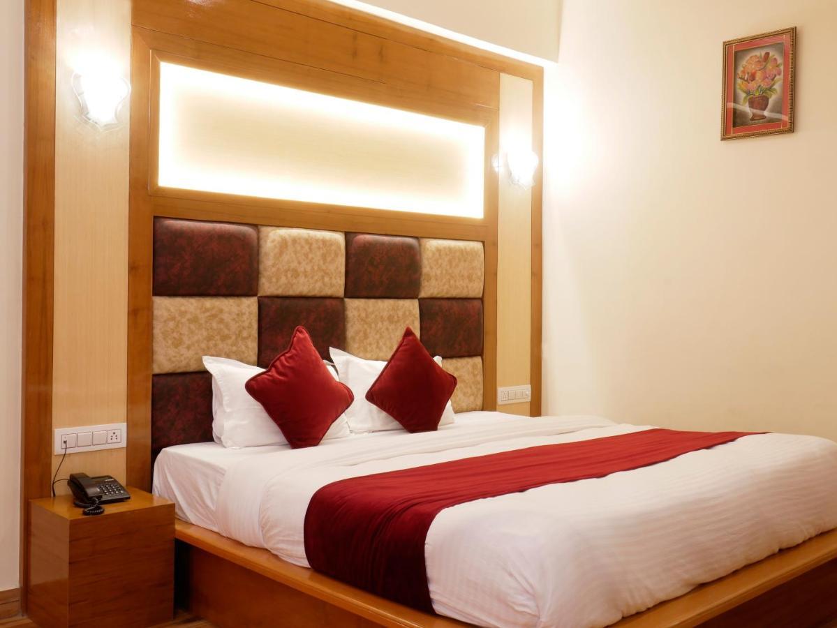 New Ambika International Mall Road Hotel Manāli Exterior foto